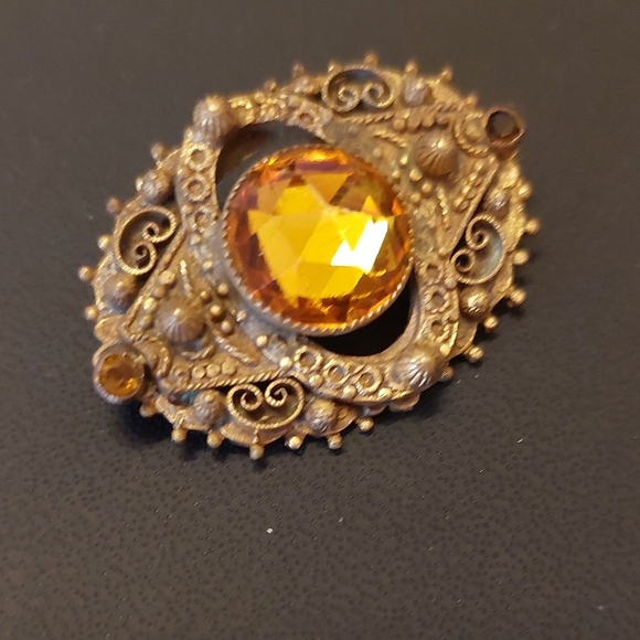 Antique Scrollwork Filigree Topaz Honey Faceted Glass Gold Brooch Pin - Picture 12 of 16
